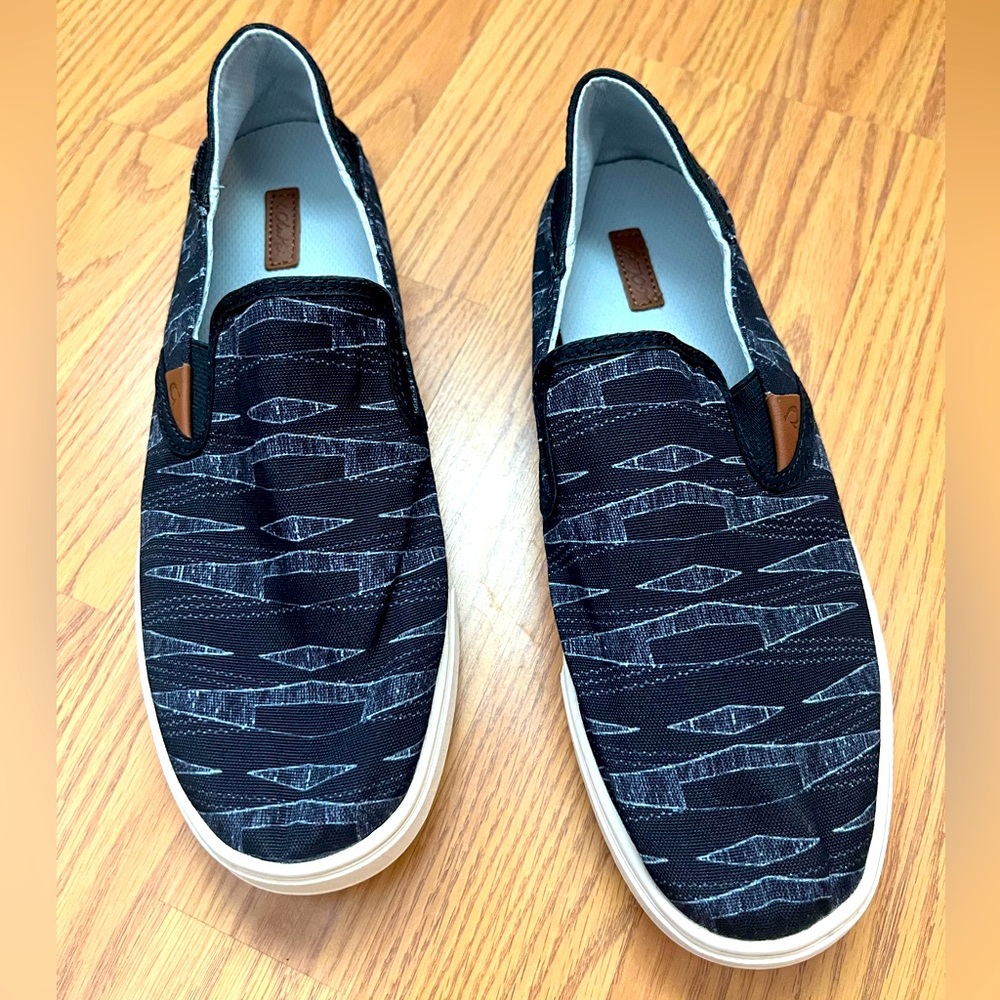 OluKai Women’s Pehuea Pavement Breathable Slip On Shoe Sneaker Navy Black Size 9